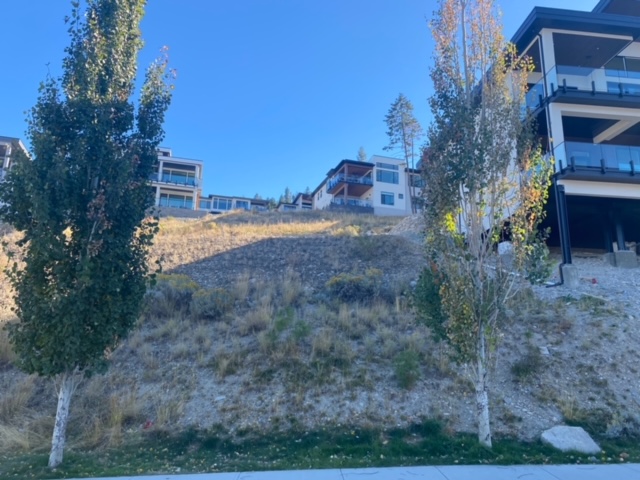 3356 Black Pine Lane Kelowna V1V 3G1