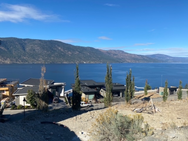 3356 Black Pine Lane Kelowna V1V 3G1