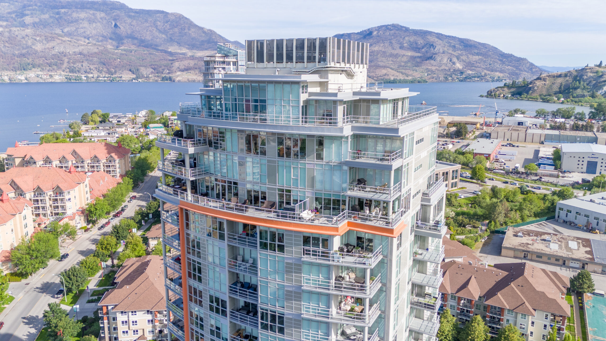 1151 Sunset Drive 1802 Kelowna V1Y 0G2