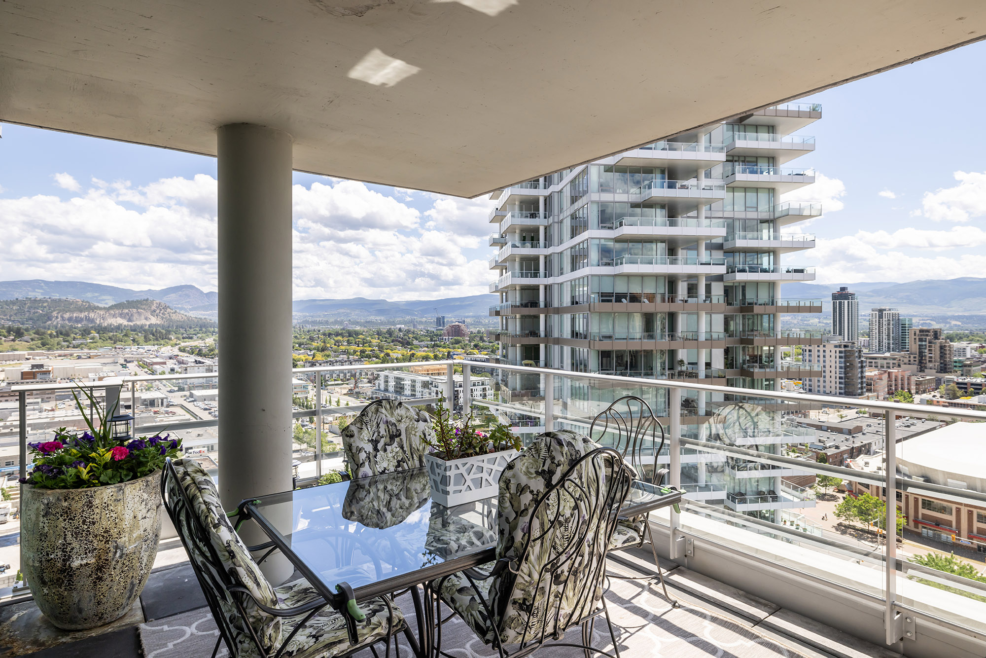 1151 Sunset Drive 1802 Kelowna V1Y 0G2