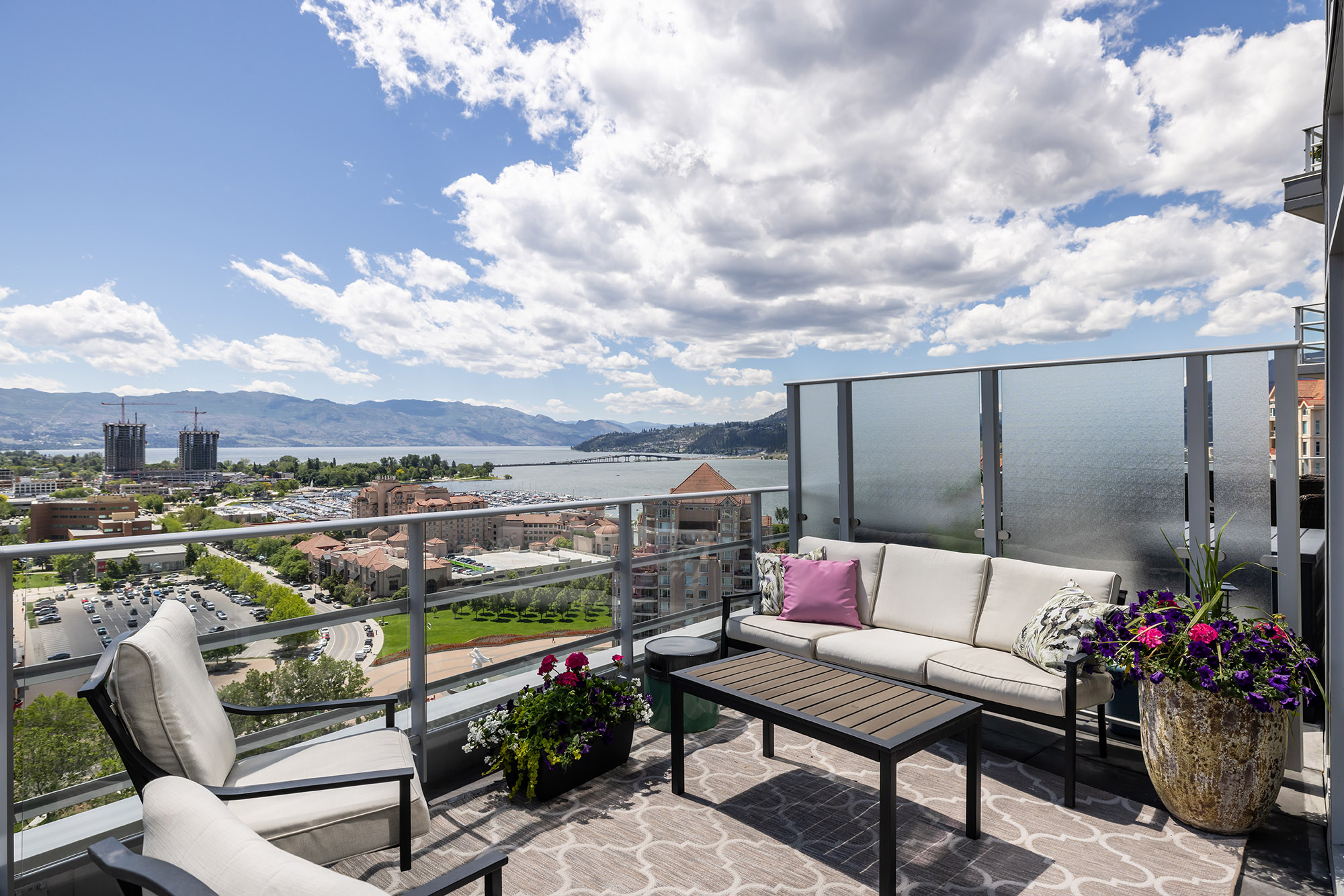 1151 Sunset Drive 1802 Kelowna V1Y 0G2