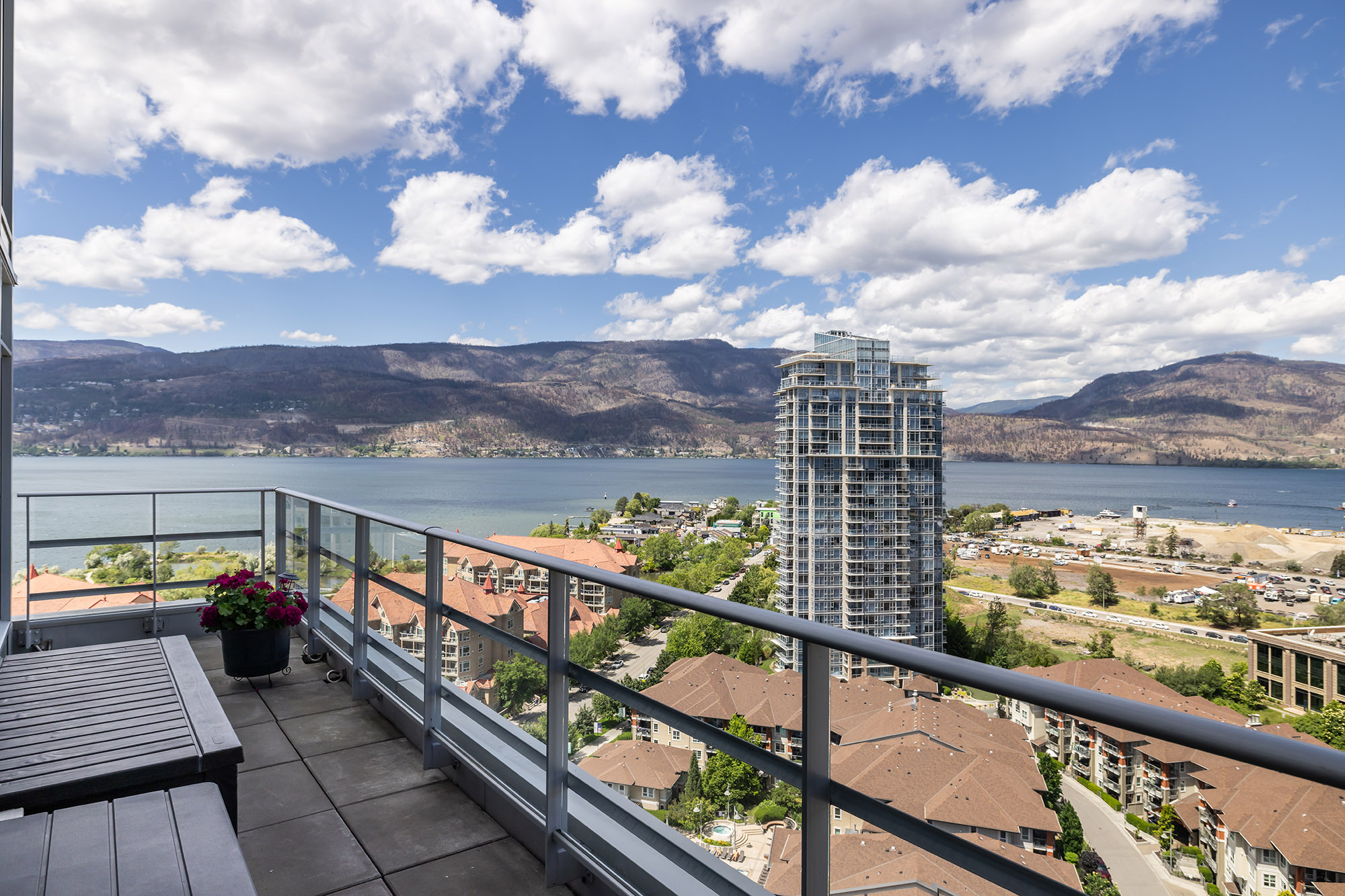 1151 Sunset Drive 1802 Kelowna V1Y 0G2