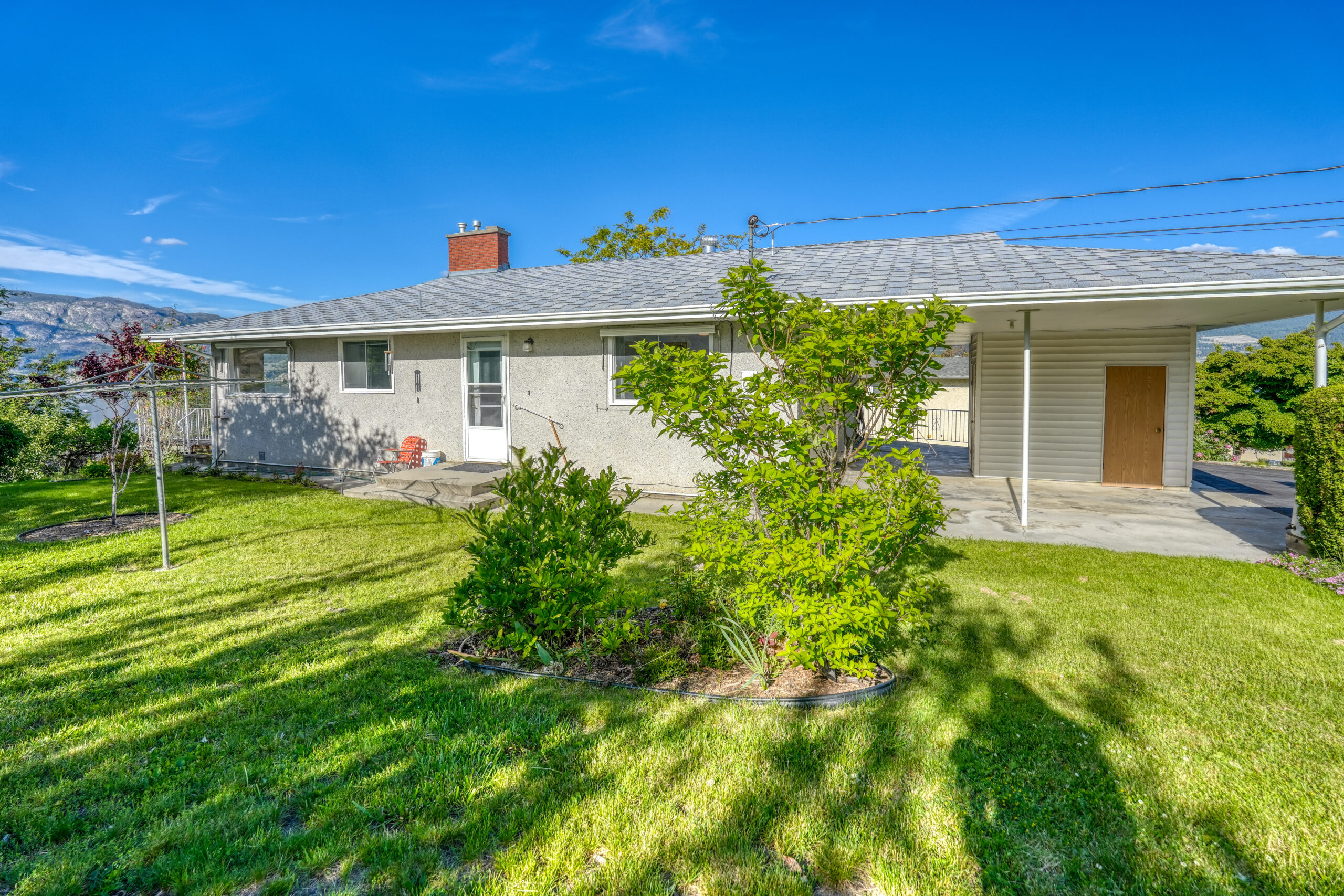 6104 Cuthbert Road Summerland V0H 1Z1